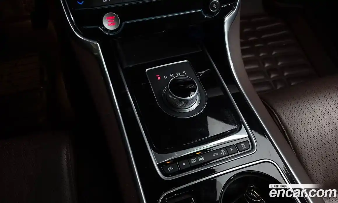 Jaguar XE 2015 2.0 гидро в Москве № 268076, фото 9