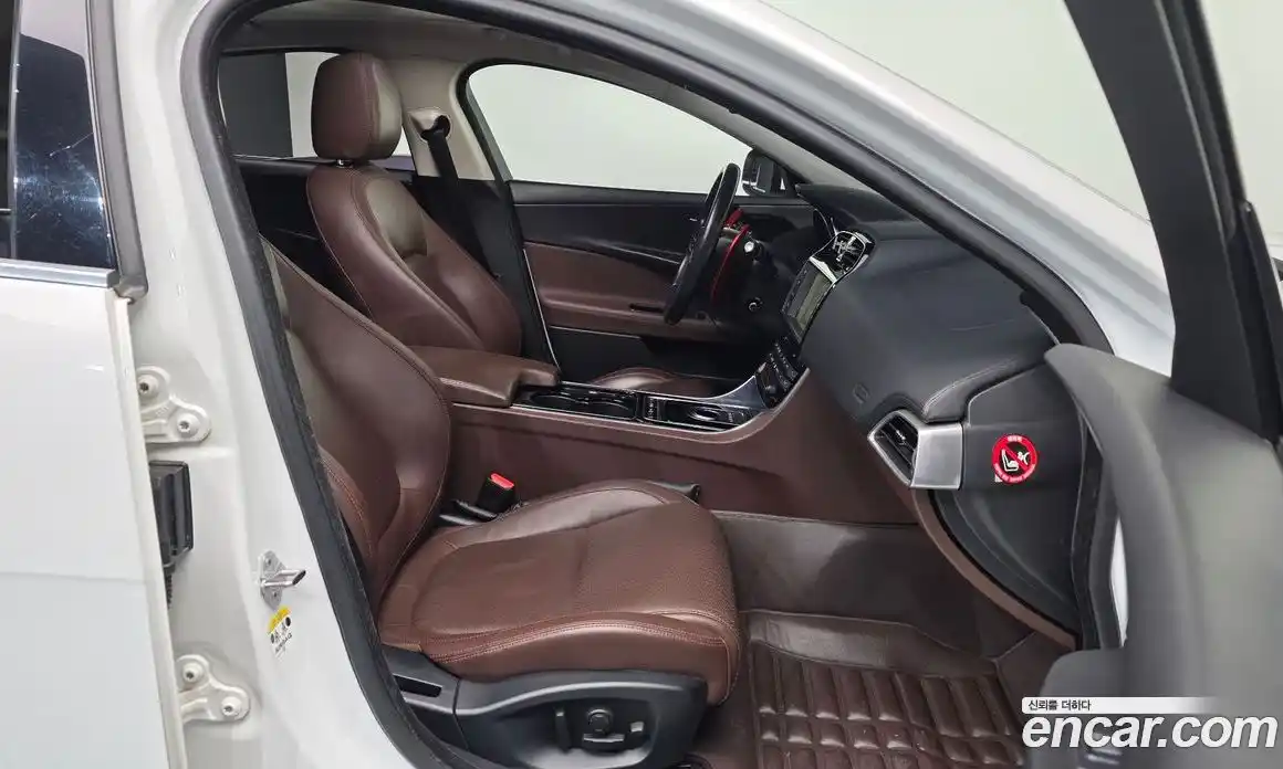 Jaguar XE 2015 2.0 гидро в Москве № 268076, фото 10