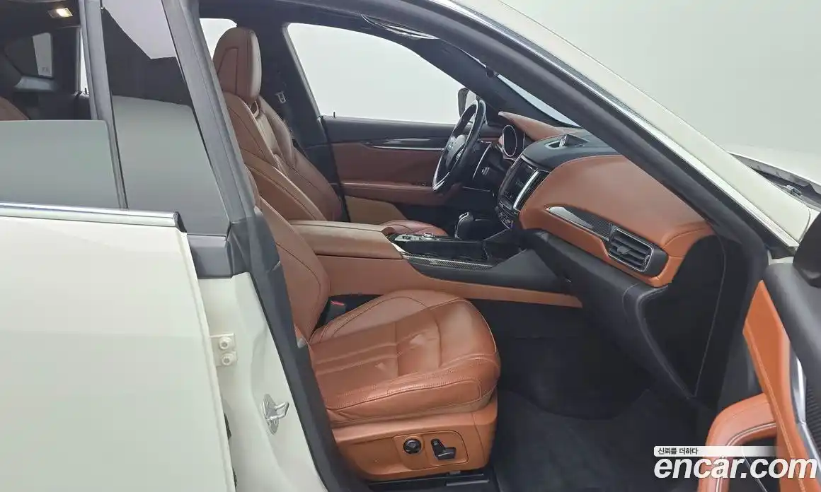 Maserati Levante 2018 3.0 гидро в Москве № 282824, фото 11