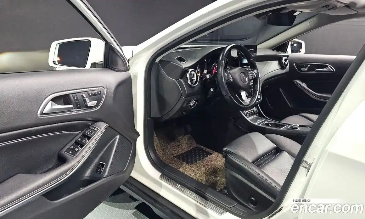 Mercedes-Benz GLA-Class 2018 2.0 гидро в Москве № 342522, фото 12