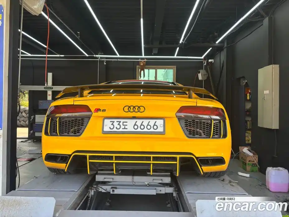 Audi R8 2017 5.2 гидро в Москве № 544753, фото 4