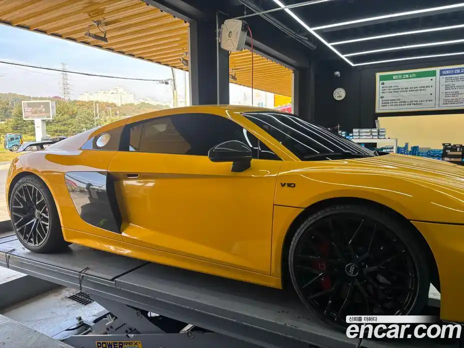 Audi R8 2017 5.2 гидро в Москве № 544753, фото 5