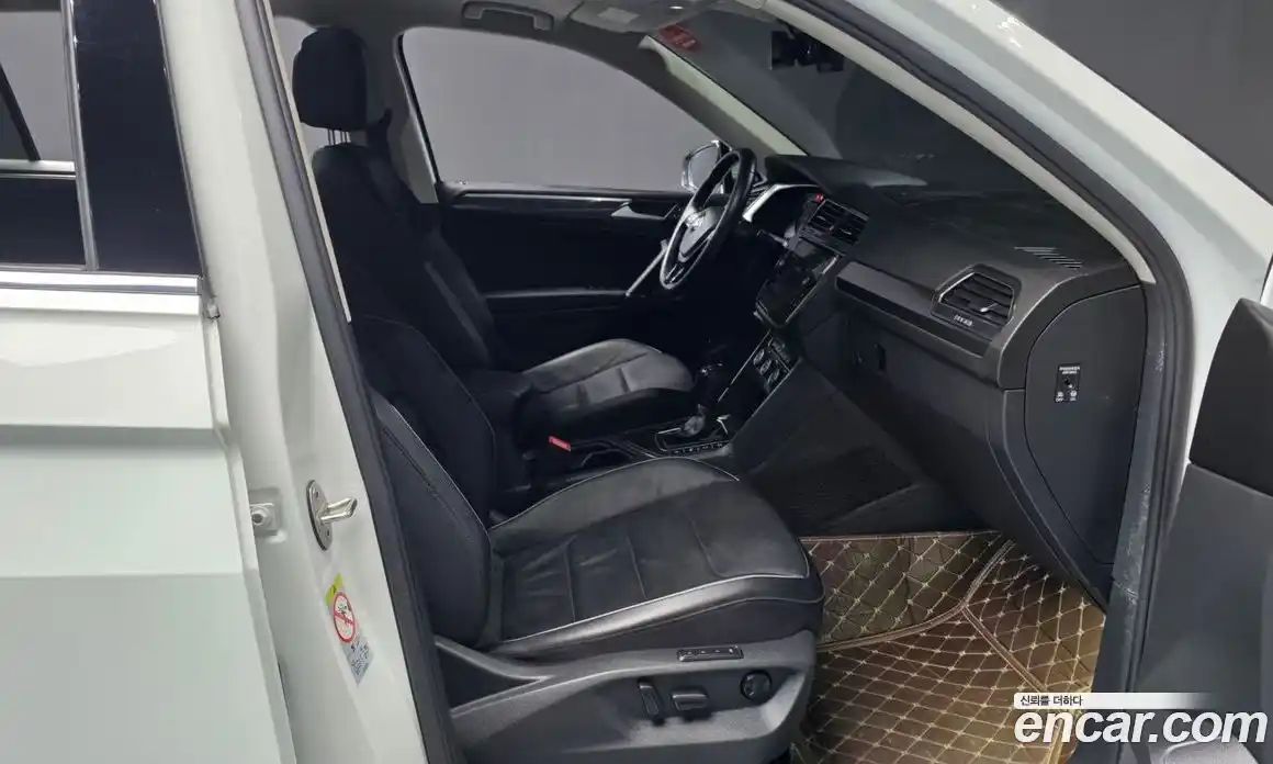 Volkswagen Tiguan 2018 2.0 гидро в Москве № 750035, фото 11