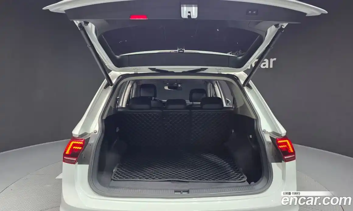 Volkswagen Tiguan 2018 2.0 гидро в Москве № 750035, фото 20
