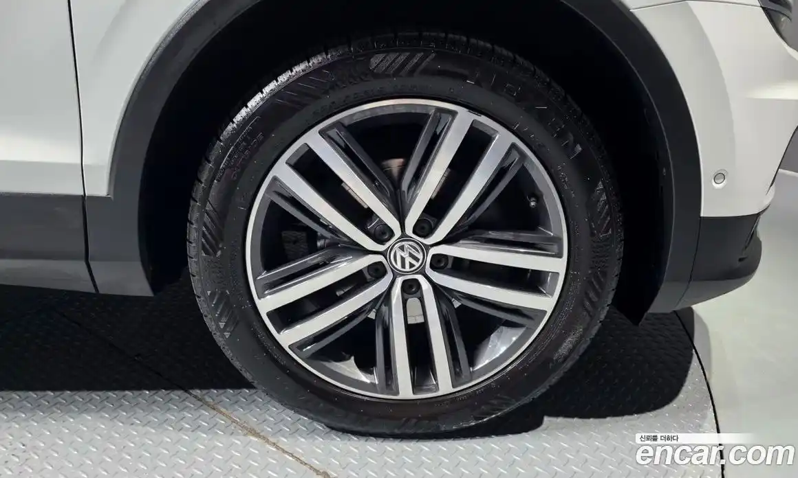 Volkswagen Tiguan 2018 2.0 гидро в Москве № 750035, фото 5