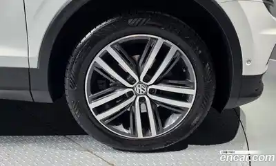 Volkswagen Tiguan 2018 2.0 гидро в Москве № 750035, миниатюра 5