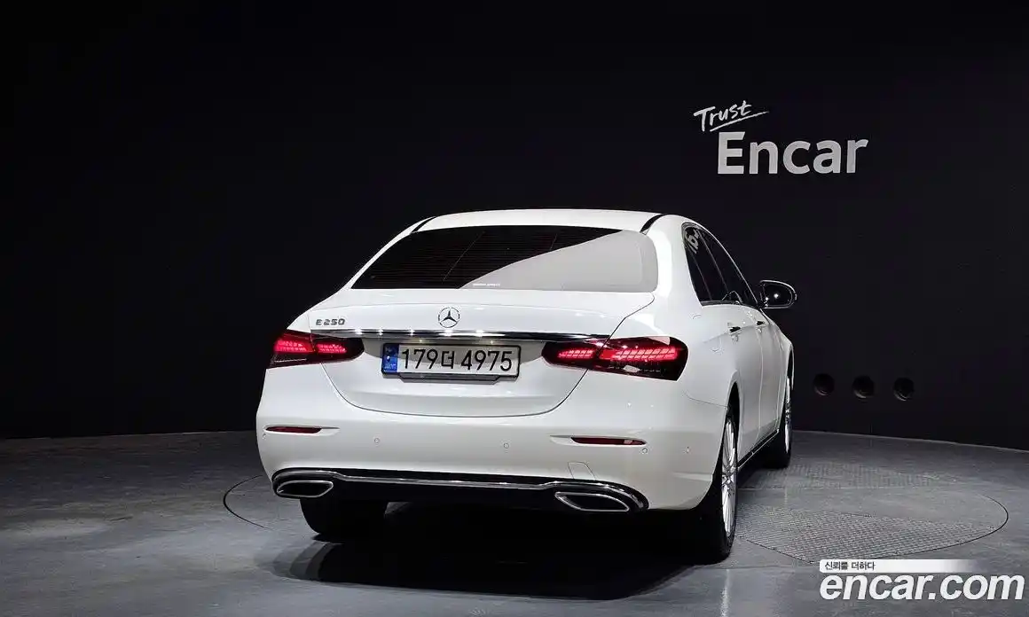 Mercedes-Benz E-Class 2022 2.0 гидро, фото 4