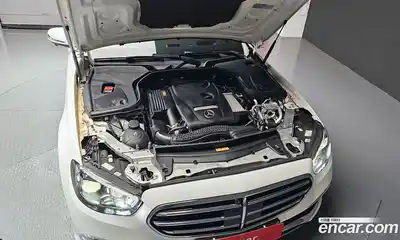 Mercedes-Benz E-Class 2022 2.0 гидро, миниатюра 6