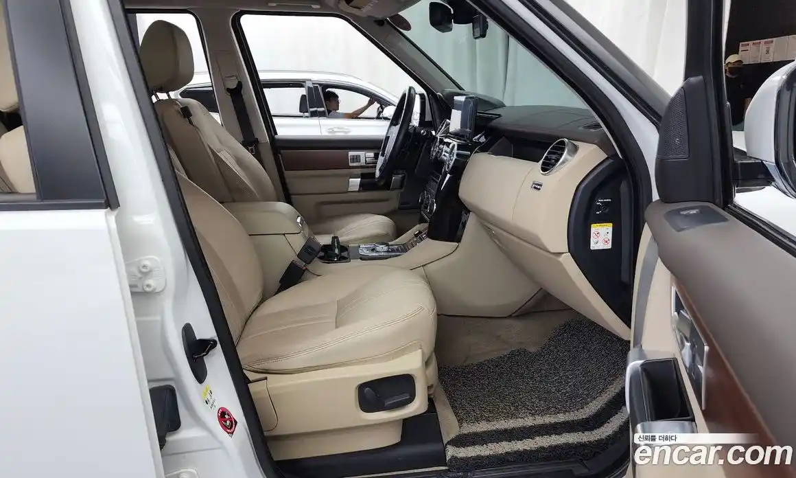 Land Rover Discovery 2016 3.0 гидро в Москве № 166312, фото 11