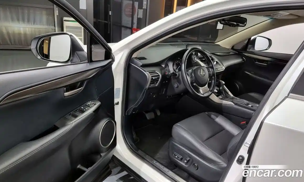 Lexus NX 2017 2.5 гидро в Москве № 168232, фото 10
