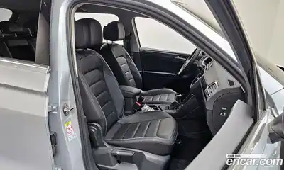 Volkswagen Tiguan 2022 2.0 гидро в Москве № 168685, миниатюра 12
