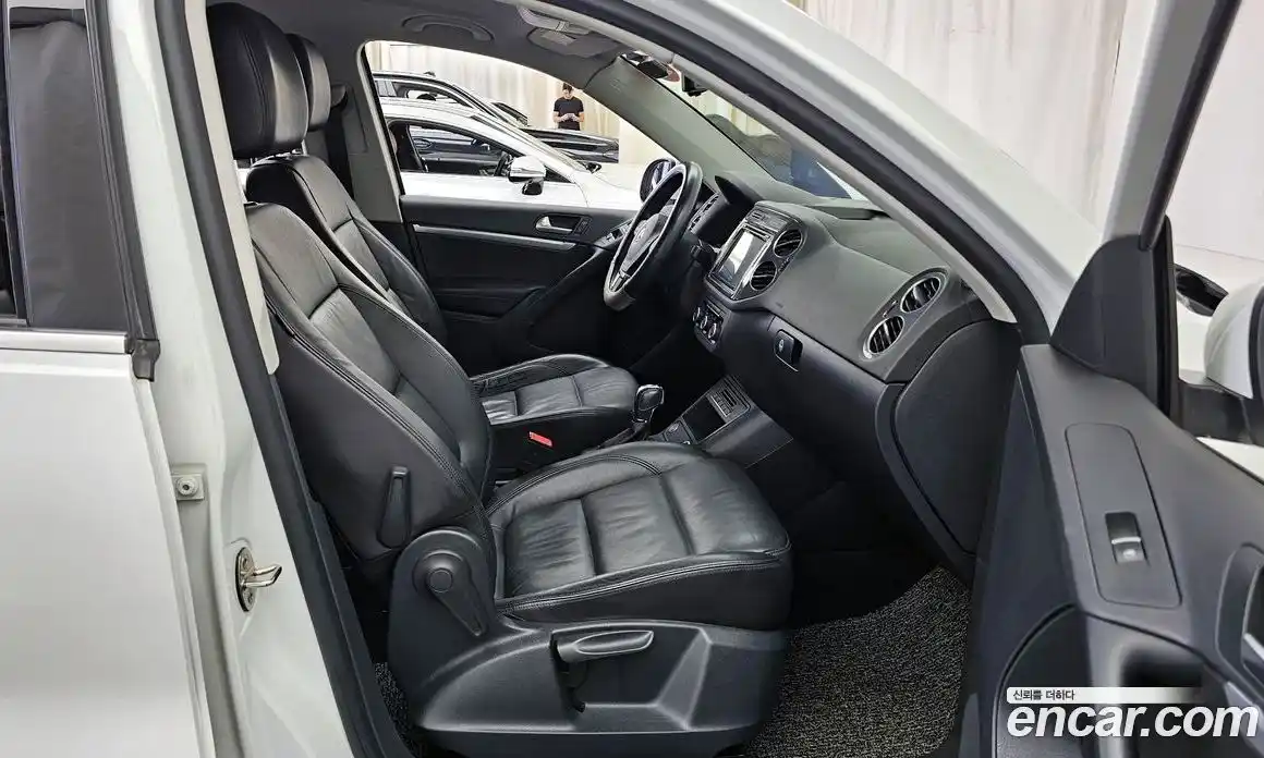 Volkswagen Tiguan 2014 2.0 гидро в Москве № 168979, фото 11