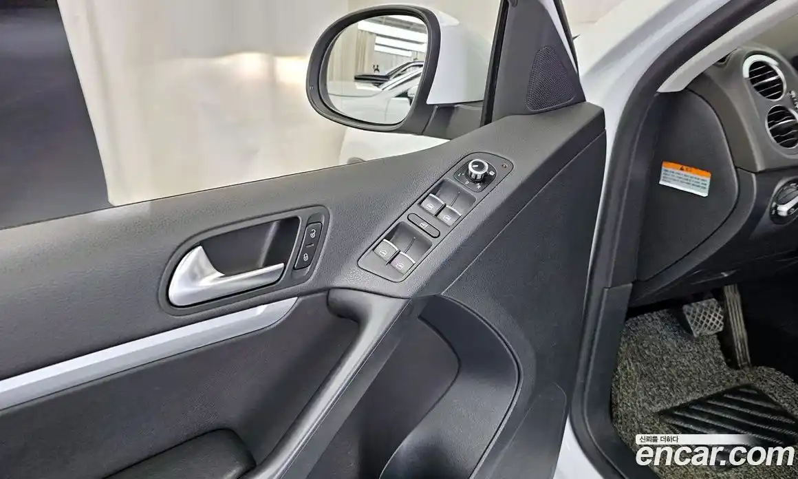 Volkswagen Tiguan 2014 2.0 гидро в Москве № 168979, фото 19