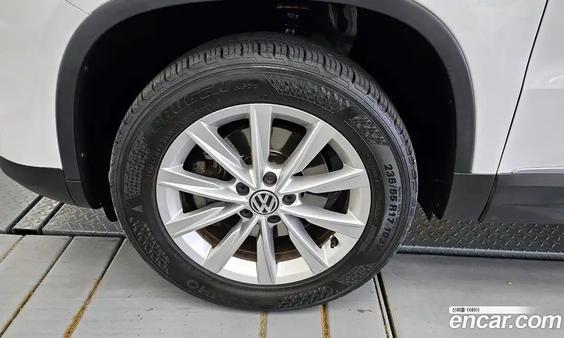 Volkswagen Tiguan 2014 2.0 гидро в Москве № 168979, фото 5