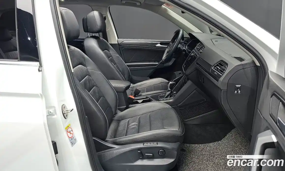 Volkswagen Tiguan 2021 2.0 гидро в Москве № 169055, фото 11