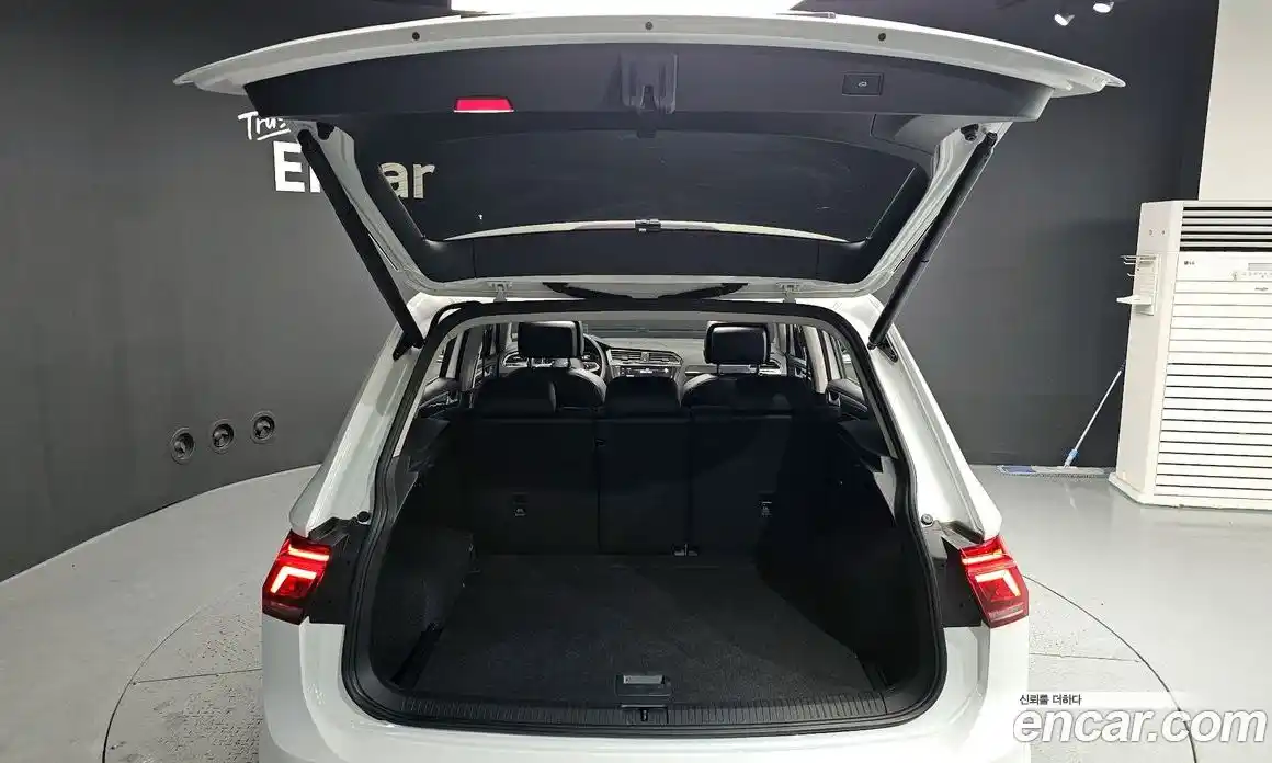 Volkswagen Tiguan 2021 2.0 гидро в Москве № 169055, фото 20