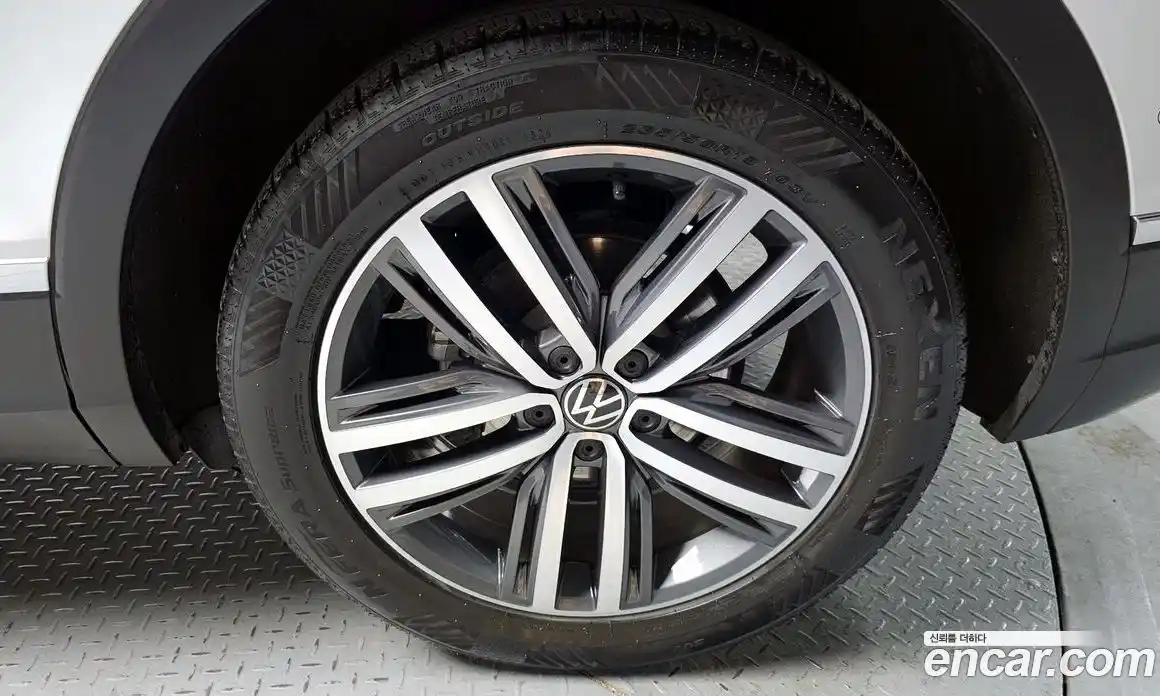 Volkswagen Tiguan 2021 2.0 гидро в Москве № 169055, фото 5