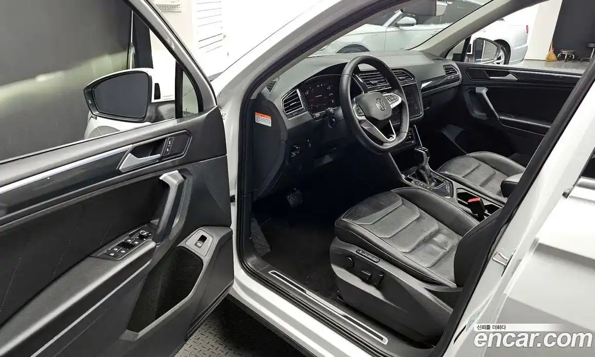 Volkswagen Tiguan 2021 2.0 гидро в Москве № 169055, фото 10