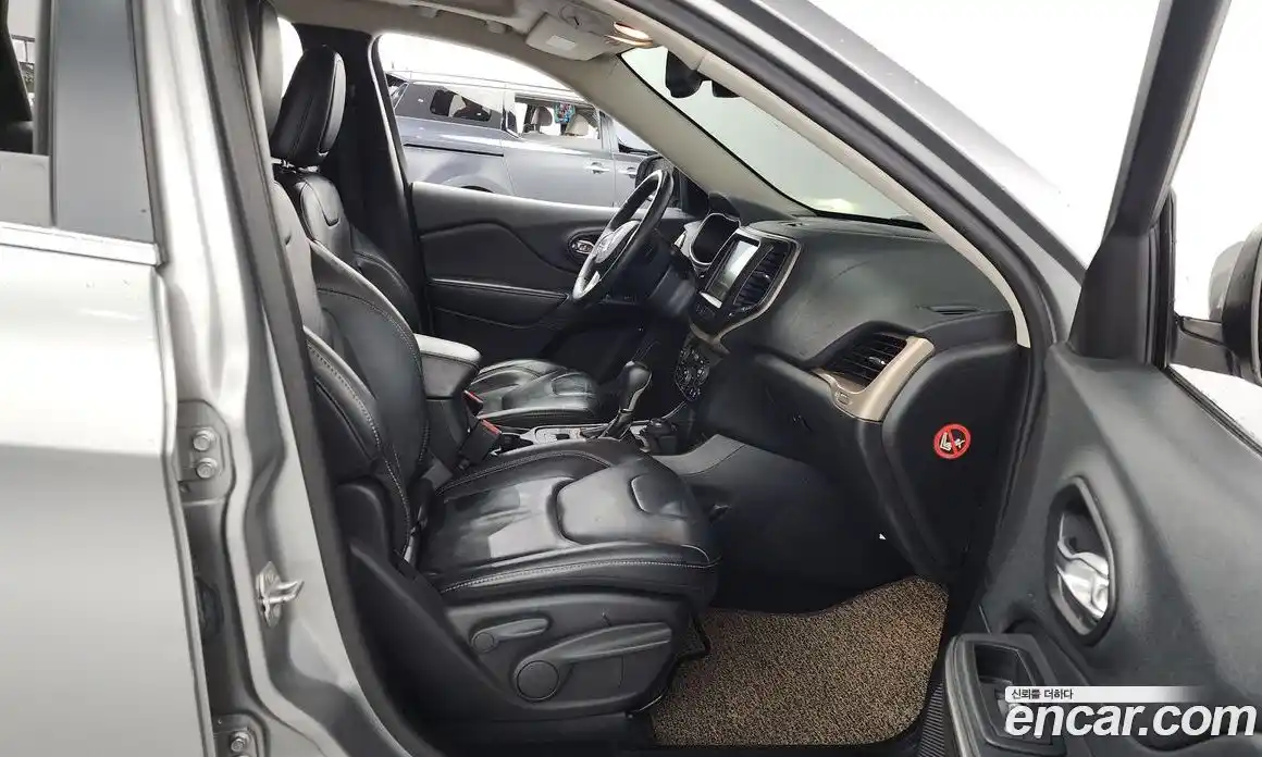 Jeep Cherokee 2016 2.2 гидро в Москве № 169900, фото 11