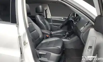 Volkswagen Tiguan 2015 2.0 гидро в Москве № 187082, миниатюра 11