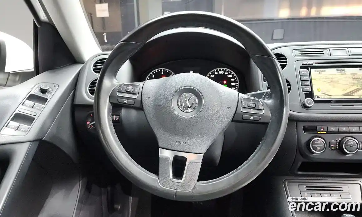 Volkswagen Tiguan 2015 2.0 гидро в Москве № 187082, фото 13