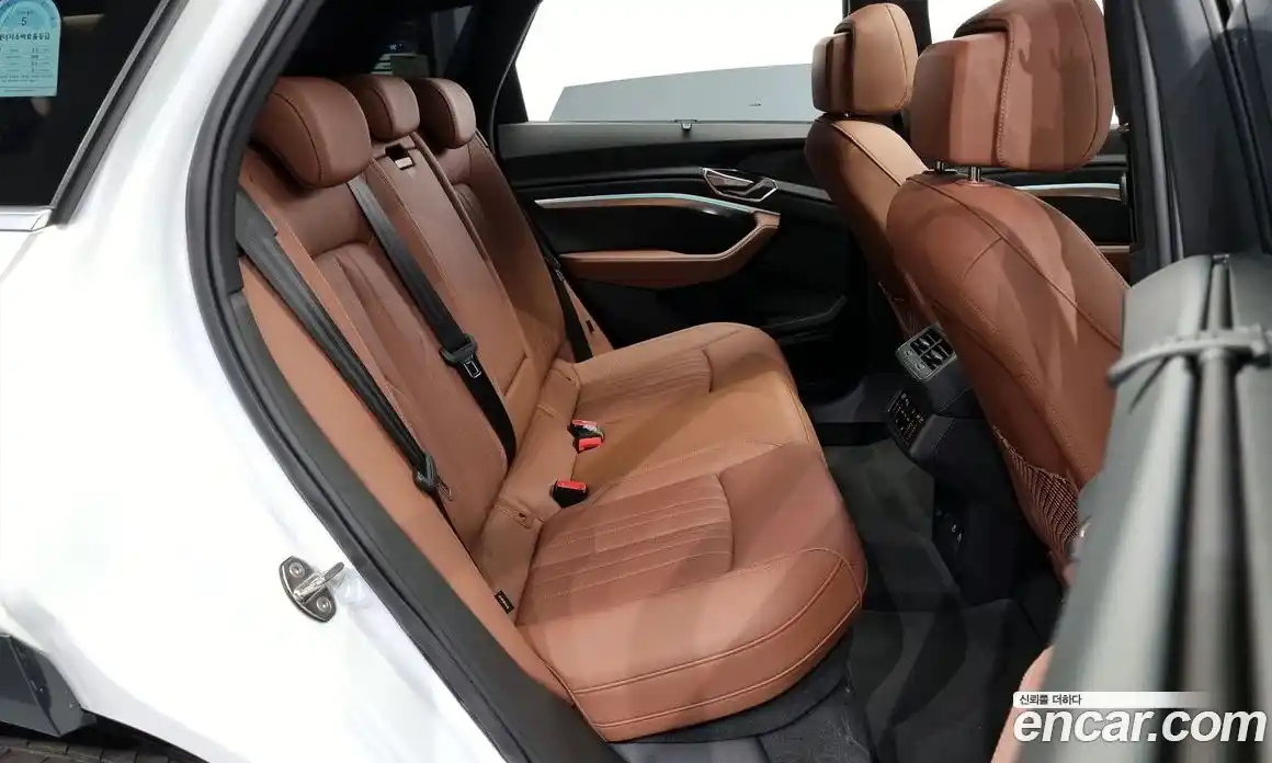 Audi Q8 e-tron 2024 0.3 гидро в Москве № 195886, фото 12