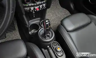 Mini Cooper Convertible 2021 1.5 гидро в Москве № 198404, миниатюра 9