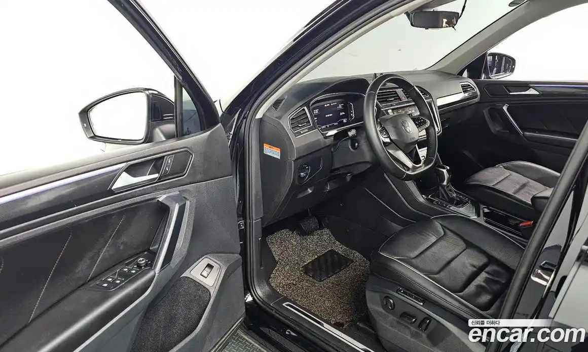 Volkswagen Tiguan 2021 2.0 гидро в Москве № 199236, фото 11