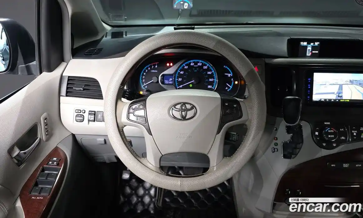 Toyota Sienna 2014 3.5 гидро в Москве № 199672, фото 13