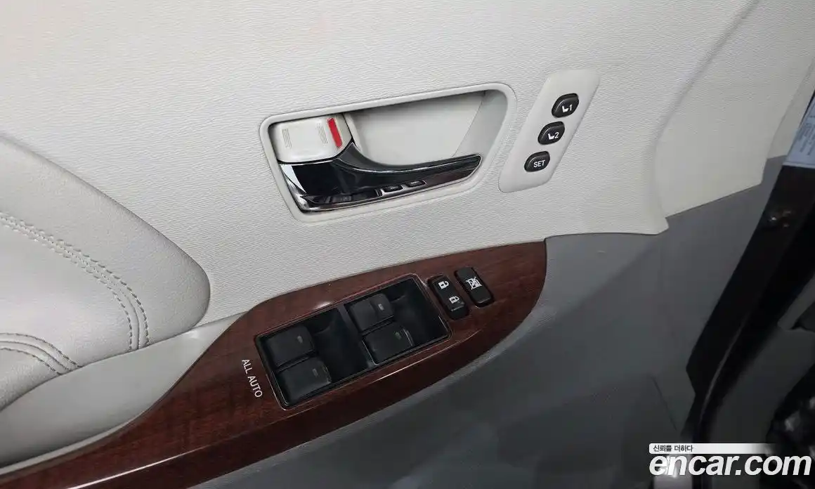 Toyota Sienna 2014 3.5 гидро в Москве № 199672, фото 17