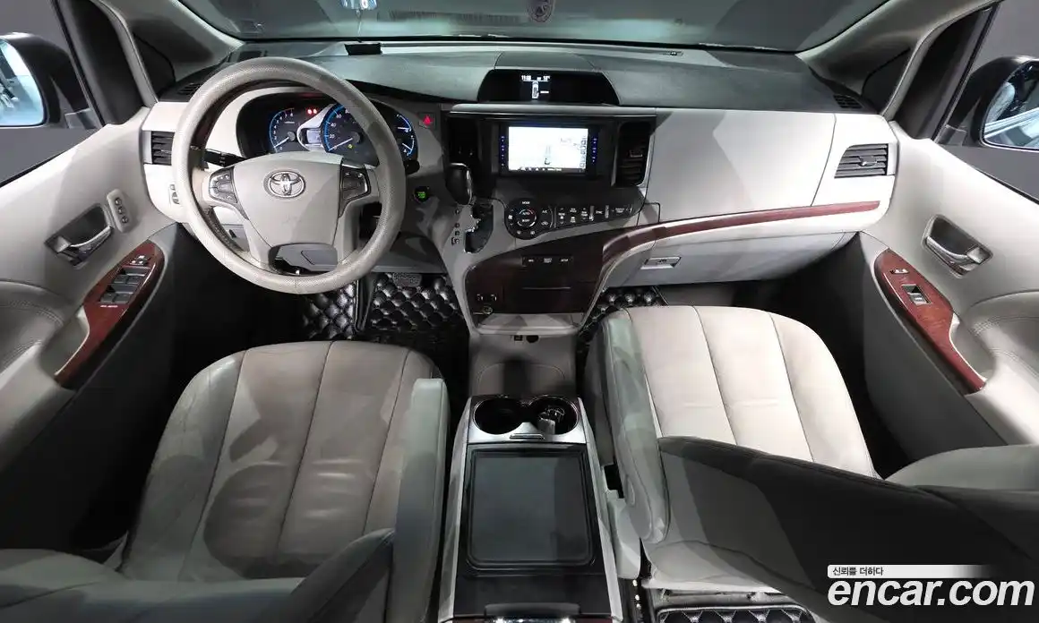 Toyota Sienna 2014 3.5 гидро в Москве № 199672, фото 7
