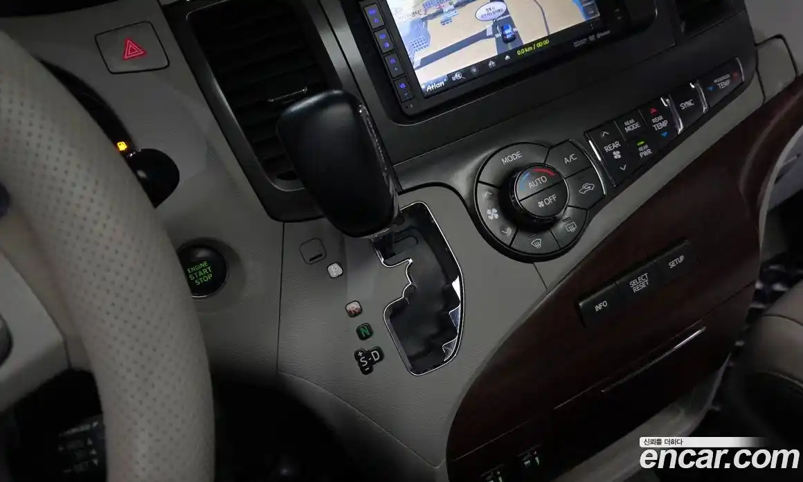 Toyota Sienna 2014 3.5 гидро в Москве № 199672, фото 9