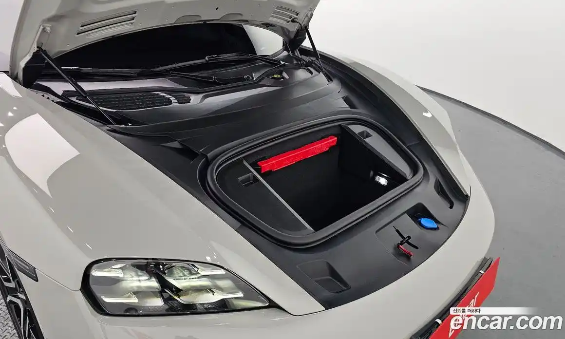 Porsche Taycan 2025 0.1 гидро в Москве № 212966, фото 6