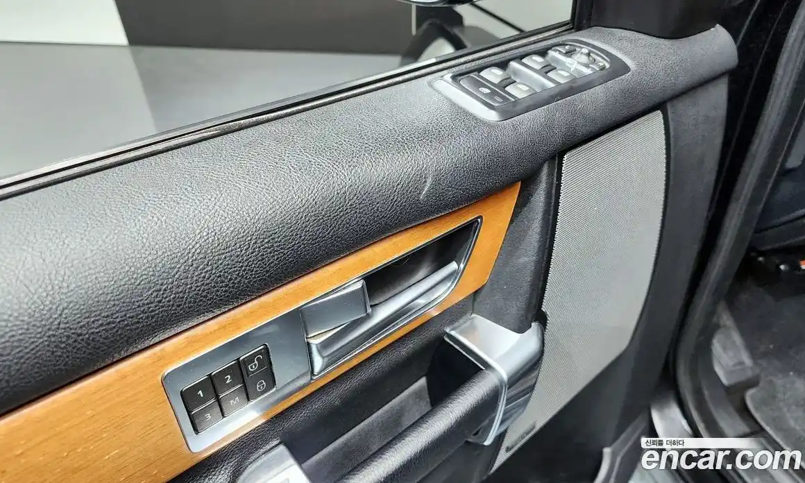 Land Rover Discovery 2015 3.0 гидро в Москве № 213861, фото 14