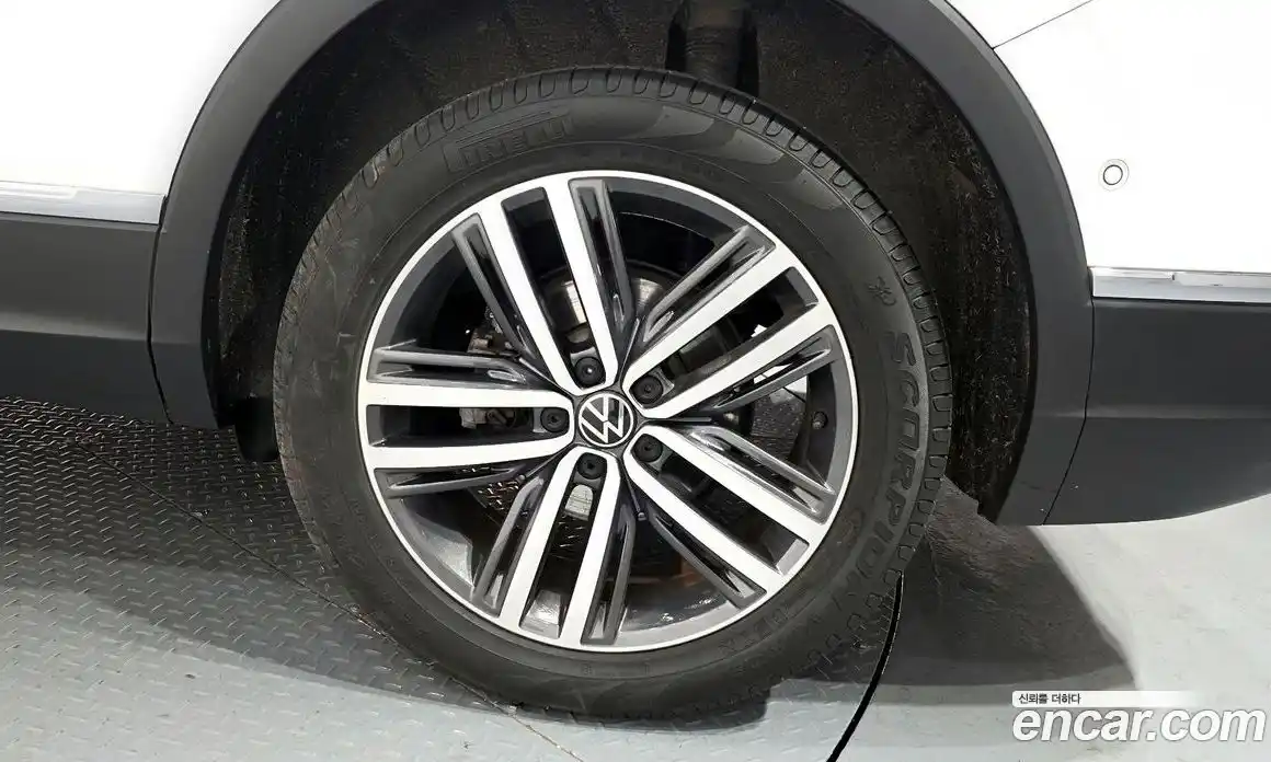 Volkswagen Tiguan 2023 2.0 гидро в Москве № 214993, фото 5