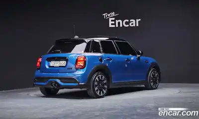 Mini Cooper 2023 2.0 гидро в Москве № 221526, миниатюра 2