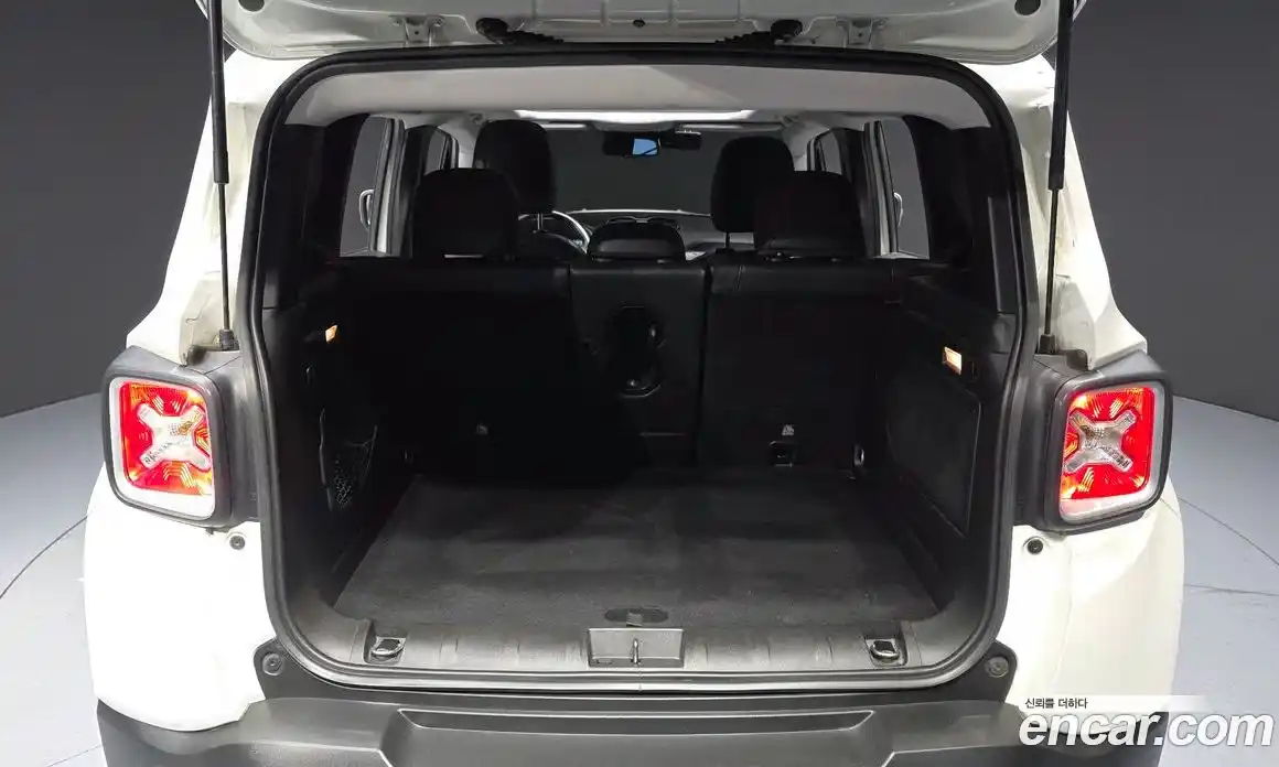 Jeep Renegade 2017 2.0 гидро в Москве № 289282, фото 20