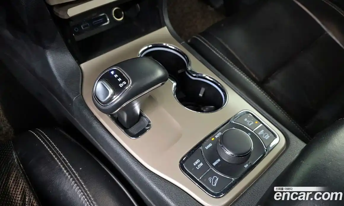 Jeep Cherokee 2015 3.0 гидро в Москве № 302456, фото 9