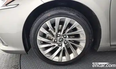 Lexus ES 2022 2.5 гидро в Москве № 329577, миниатюра 5