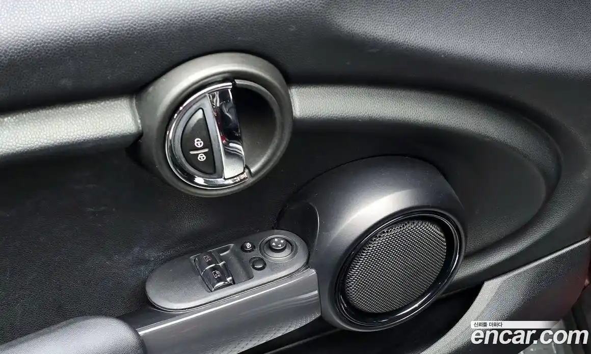 Mini Cooper 2017 1.5 гидро в Москве № 724897, фото 17