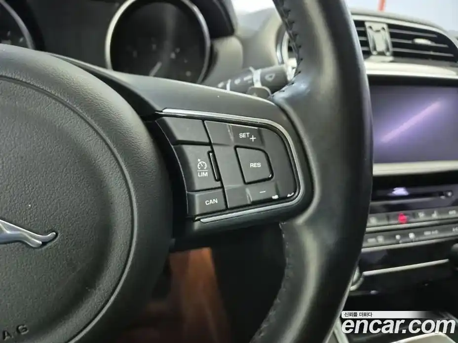 Jaguar XE 2016 2.0 гидро в Москве № 803456, фото 16
