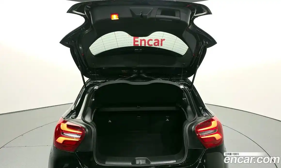 Mercedes-Benz A-Class 2018 1.6 гидро в Москве № 822616, фото 20