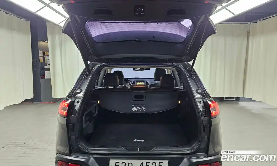 Jeep Cherokee 2016 2.2 гидро в Москве № 826624, фото 20