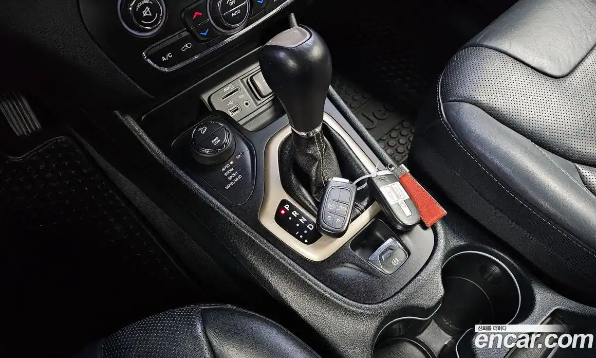Jeep Cherokee 2016 2.2 гидро в Москве № 826624, фото 9