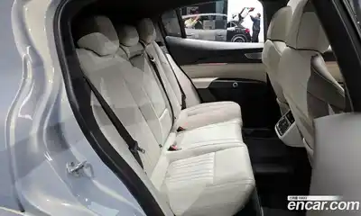 Maserati Grecale 2023 2.0 гидро в Москве № 863335, миниатюра 12