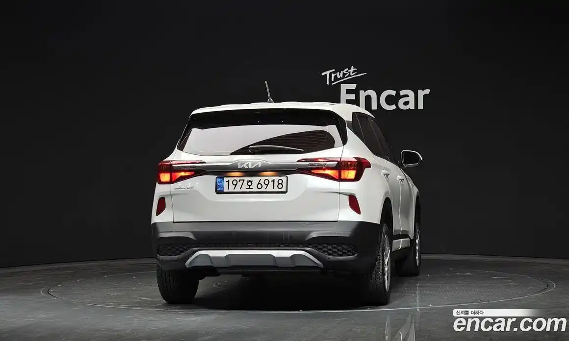 Kia Seltos 2022 1.6 Автомат в Москве № 1002791, фото 3