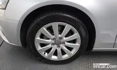 Audi A4 2010 2.0 гидро в Москве № 1007672, миниатюра 5