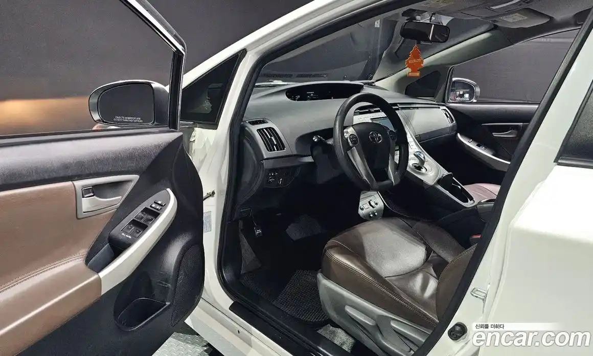 Toyota Prius 2015 1.8 гидро в Москве № 1015223, фото 12