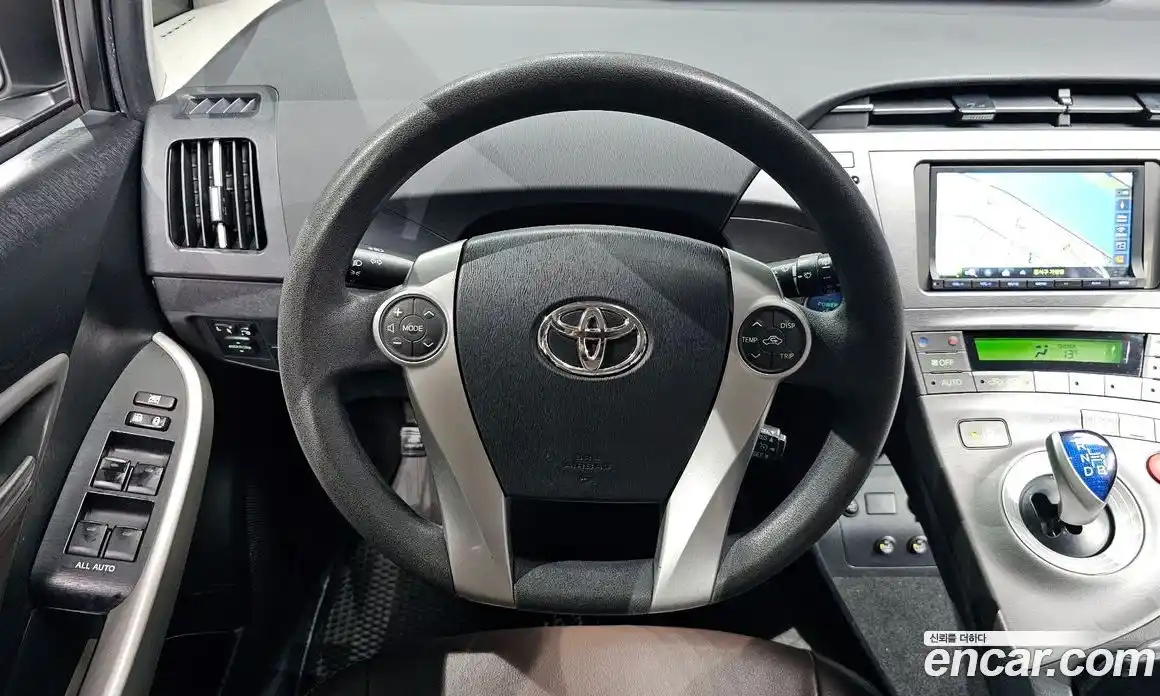 Toyota Prius 2015 1.8 гидро в Москве № 1015223, фото 13