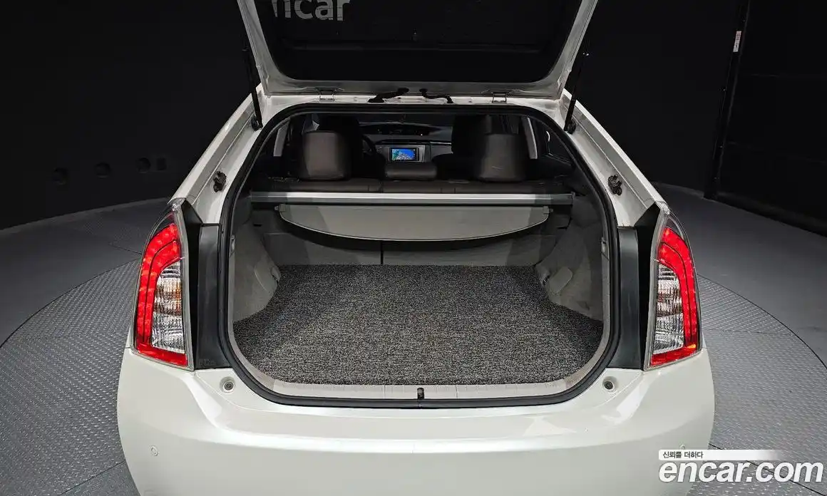 Toyota Prius 2015 1.8 гидро в Москве № 1015223, фото 20